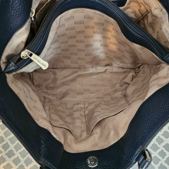 Michael Kors Harper Large Tote – Navy Pebbled Leather | EUC - Picture 16 of 16